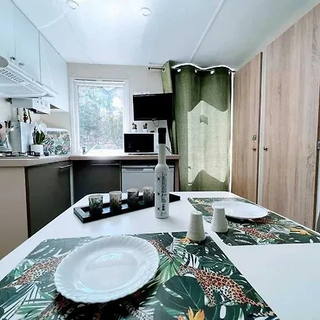 - Ccaibdf キャンプ場 シス・フール・レ・プラージュ